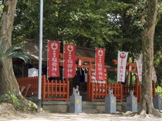 鶏石神社と稲荷神社