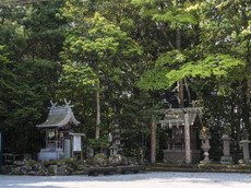 多賀神社と築上蚕神社